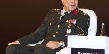 Harbiyelilere 15 Temmuz kumpası: Beyaz yelekli şahıs Korgenaral Yavuz Türkgenci