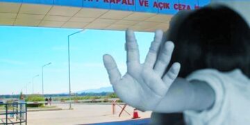 Uşak’taki çirkin olay gibi 4 bayana çıplak arama işkencesi: Kurbağa gibi zıplatılarak arandılar