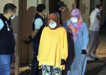 Medyaya teşhir ahlaksızlığı: Uşak’ta 3 gün önce gözaltındaki 26 kız öğrenci adliyeye sevk edildi