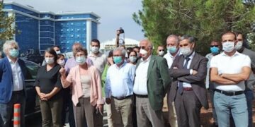 HDP’den Emniyet’in önünde tepki: Tutuklu arkadaşlarımıza bir şey olursa siz sorumlusunuz