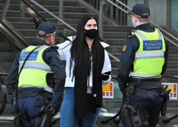 Victoria Hükümeti’nden tartışmalı yasa teklifi: Sağlıkçılar, şüpheli korona hastasını gözaltına alabilecek