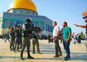 İsrail polisi Mescid-i Aksa’ya baskın düzenledi