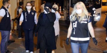 Dört gündür gözaltında olan 22 kız öğrenci serbest bırakıldı, 5 kişi tutuklandı