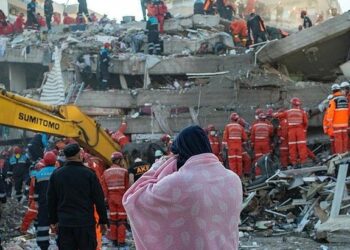 AFAD, ilk günden vatandaştan yardım istedi: Battaniye, gıda yok!