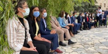 Gözaltı operasyonlarına protesto: HDP Meclis bahçesinde oturma eylemi başlattı