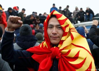 Bişkek’te olağanüstü hâl: Devlet Başkanı Ceenbekov, hükümeti görevden aldı