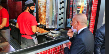 Denizli Valisi Atik, kendisini tanımayan dönerciye kızıp işletmeyi kapattı