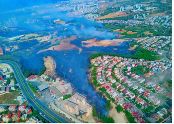 Cezaevini dumanlar kapladı: Hatay’da ormanlık alandaki yangın yerleşim yerlerine sıçradı