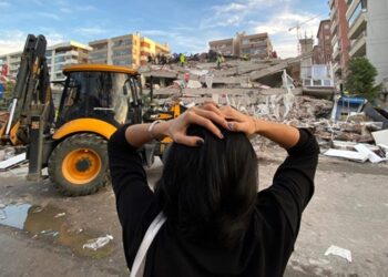 İzmir Büyükşehir Belediye Başkanı: Yaklaşık 180 kişi enkaz altında