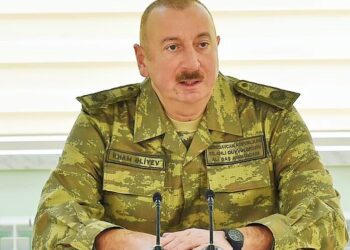 Askeri üniformayla duyuran Aliyev: Şuşa işgalden kurtarıldı, 28 yıl sonra ezan okunacak