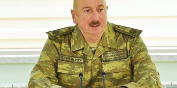Askeri üniformayla duyuran Aliyev: Şuşa işgalden kurtarıldı, 28 yıl sonra ezan okunacak