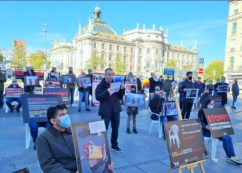 Türkiye’deki tutuklulara özgürlük: Avrupa Parlamentosu önünde ‘Beyaz sandalye’ eylemi