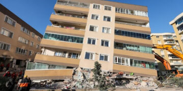 Saray’ın 1 günlük harcamasının yarısı İzmir’e yardım ödeneği olarak gönderildi