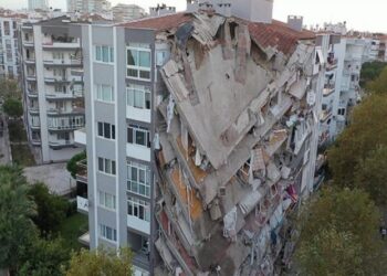 İzmir depreminde can kaybı 85’e yükseldi