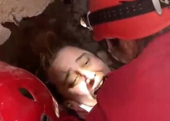 Can kaybı 39’a çıktı: İzmir’de 33 saat sonra enkazdan sağ çıkarıldı