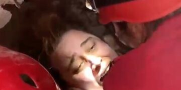 Can kaybı 39’a çıktı: İzmir’de 33 saat sonra enkazdan sağ çıkarıldı