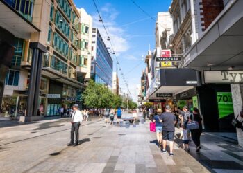 Güney Avustralya’da 6 günlük karantina başladı, sokaklar boş kaldı