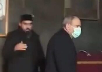 Paşinyan kiliseden kovuldu: Papaz, Ermenistan Başbakanı’na kapıyı gösterdi