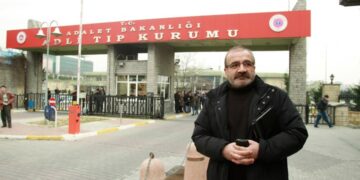 Yılmaz Odabaşı, kendisine zorla dombra dinleten kişiye yumruk attığı için tutuklanmış