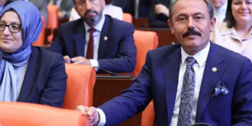 Skandal: AKP’li vekil “Millet kuru ekmek yiyor” sözüne “O zaman aç değiller” cevap verdi