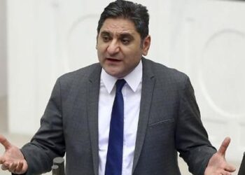 CHP’li Erdoğdu: Doları 7,80’de tutmak için Adalet Bakanı’nı yanında gezdiriyor