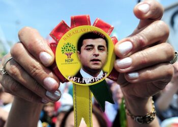 Demirtaş’tan mektup: Tüm kumpasları mahkemde bir bir çürüttük, AİHM nezdinde davayı kazandık