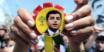 Demirtaş’tan mektup: Tüm kumpasları mahkemde bir bir çürüttük, AİHM nezdinde davayı kazandık