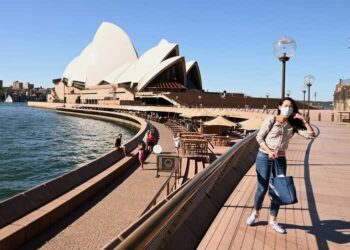 Kovid-19 vakalarının arttığı Sydney çevresine seyahat kısıtlamaları getirildi
