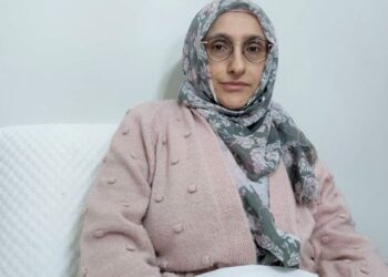 Aile boyu işkence: Kanserli Leyla Kurt,eşinin simasını unutmamak için fotoğrafını karşısına astı