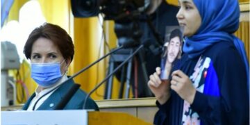 4 yıldır annemin sesini duyamıyorum: Doğu Türkistanlı kız yayına çıkınca TBMM TV yayını kesti