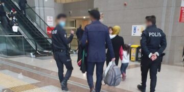 ‘Kaçma şüphesi’gerekçe: 1,5 yaşında bebeğin önce babası, sonra da annesi tutuklandı