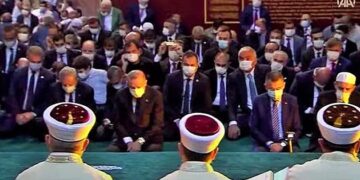 Erdoğan’ı gören cemaat Kur’an dinlemeyi bırakıp slogan attı