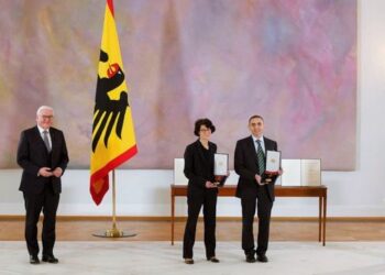 Uğur Şahin ve eşi Özlem Türeci’ye ‘Alman Liyakat Nişanı’ verildi