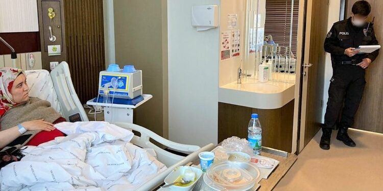 Anlamlı ziyaret: Doğumhaneda gözaltına alınan anne, bebeğiyle Gergerlioğlu’nu yalnız bırakmadı