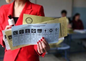 AKP kar gibi eriyor: Mansur Yavaş’a destek, Erdoğan’ı geride bıraktı