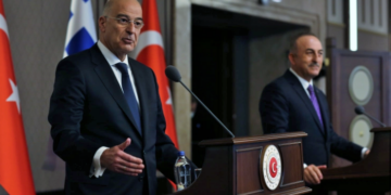 Karşılıklı suçlama: Çavuşoğlu ile mevkidaşı Yunan Bakan Dendias’la basın toplantısında gergin anlar