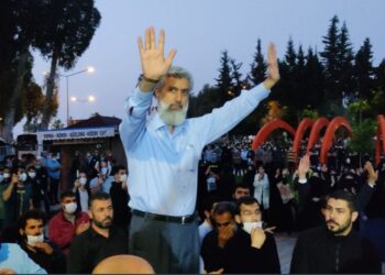 Alparslan Kuytul serbest bırakıldı: 14 yaşındaki oğluyla birlikte ters kelepçelenerek gözaltına alınmıştı