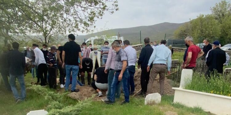 Cezaevinde öldürüldü: Kanser olan KHK’lı polis Abdulvahit Tuncay hayatını kaybetti