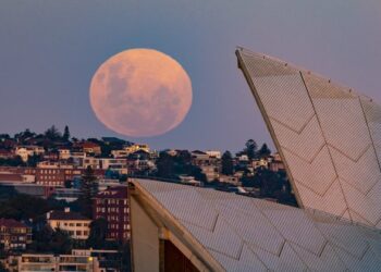 Dolunay,  Sydney’de Opera House ile güzel görüntü oluşturdu