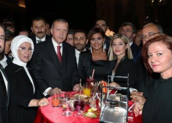 Halk Saray’dan, Saray halktan tasarruf bekliyor: Yiyebileceğiniz kadar ejder meyvesi alın!