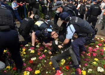 Karantina önlemleri fitili ateşledi: Sydney, Melbourne ve Brisbane’de çok sayıda protestocu gözaltına alındı