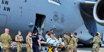 Afgan kadın Kabil’den havalanan tahliye uçağında doğum yaptı
