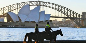 Kovid-19 ile mücadele kapsamında Sydney’de gece sokağa çıkma yasağı getirildi