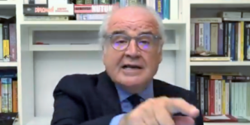 Yazar Bayraktaroğlu: Masumları hapislerde çürüten zihniyetin, cezasız kalacağını mı zannediyorsunuz!