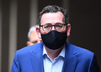 Başbakan Andrews, COVİD 19’ açıklamasını giderken, maske takmadığı için 400 dolar para cezasına çarptırıldı