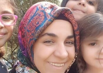 AKP’ye rehin adaletin tablosu:  Üç çocuk annesi Demet Aksoy feryat ede ede cezaevine girdi
