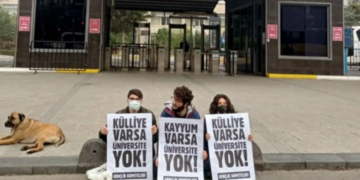 YÖK’ü protesto eden öğrenciler gözaltına alındı