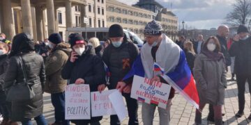 Berlin’de eylem yapan Ruslar: Bu Putin’in savaşı biz istemiyoruz