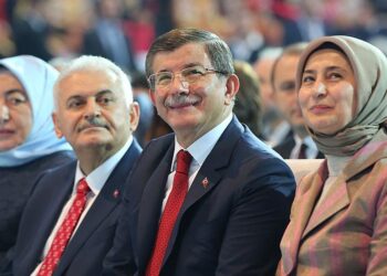 Davutoğlu’ndan AKP’li Binali Yıldırım için bomba itiraf: Benden sonraki başbakan gibi milyarlarıma milyarlar katmadım
