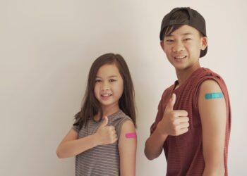 Çocuklar ve gençler için COVİD-19 aşıları